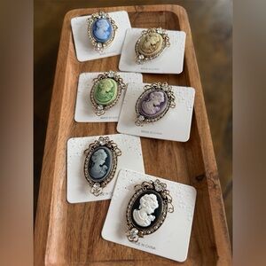 Elegant Cameo Brooch Gold Toned